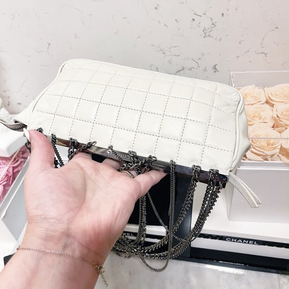 Authentic CHANEL 🦄🦄 Limited Edition RARE Multi Chain White Bag / Clutch - Picture 8 of 16